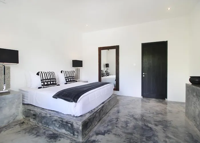 Jungle's Door By Is Simple Villa *