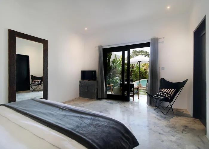 Jungle's Door By Is Simple Villa